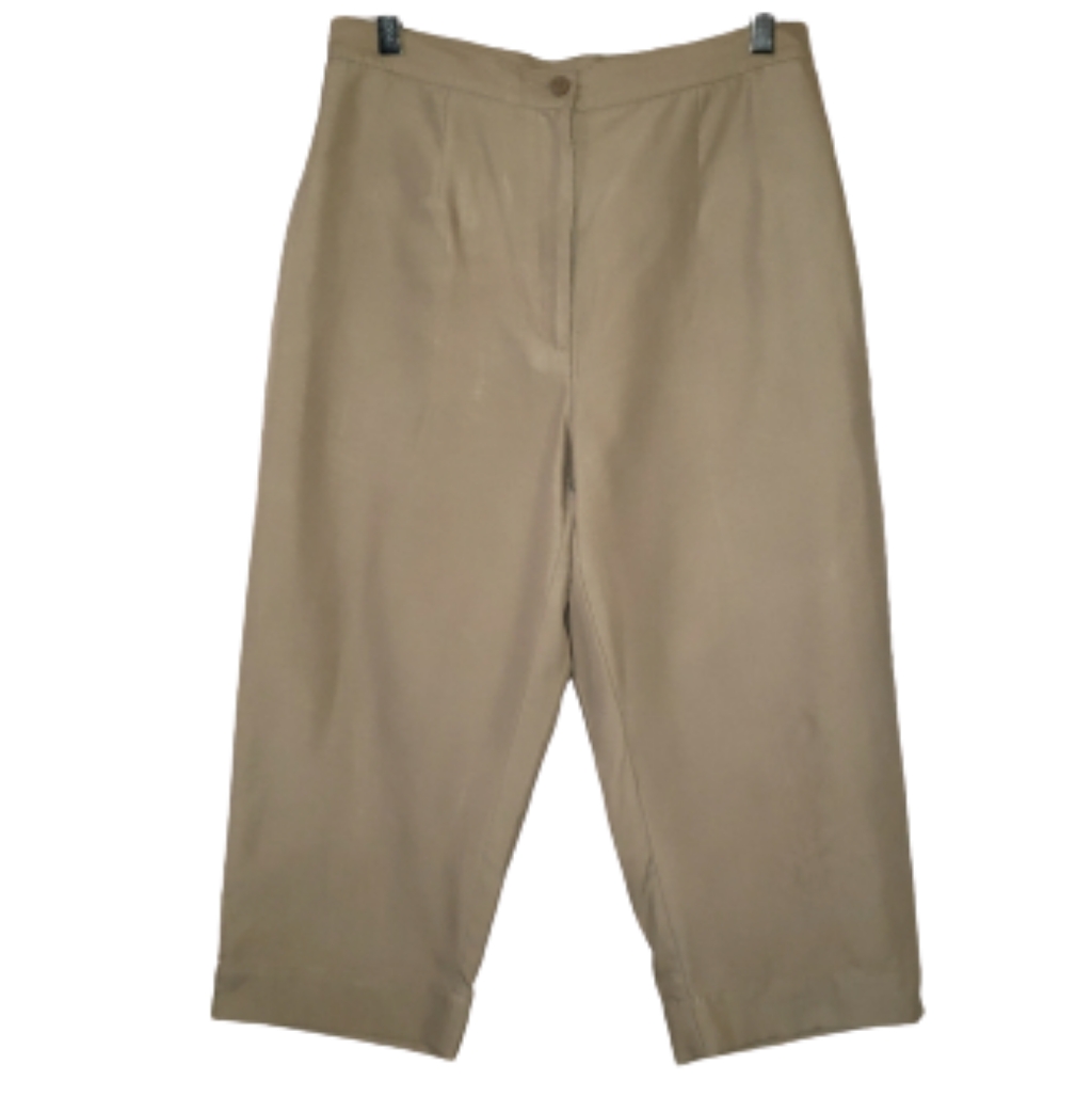 Liz Claiborne Beige Golf Crop Pants Size 8